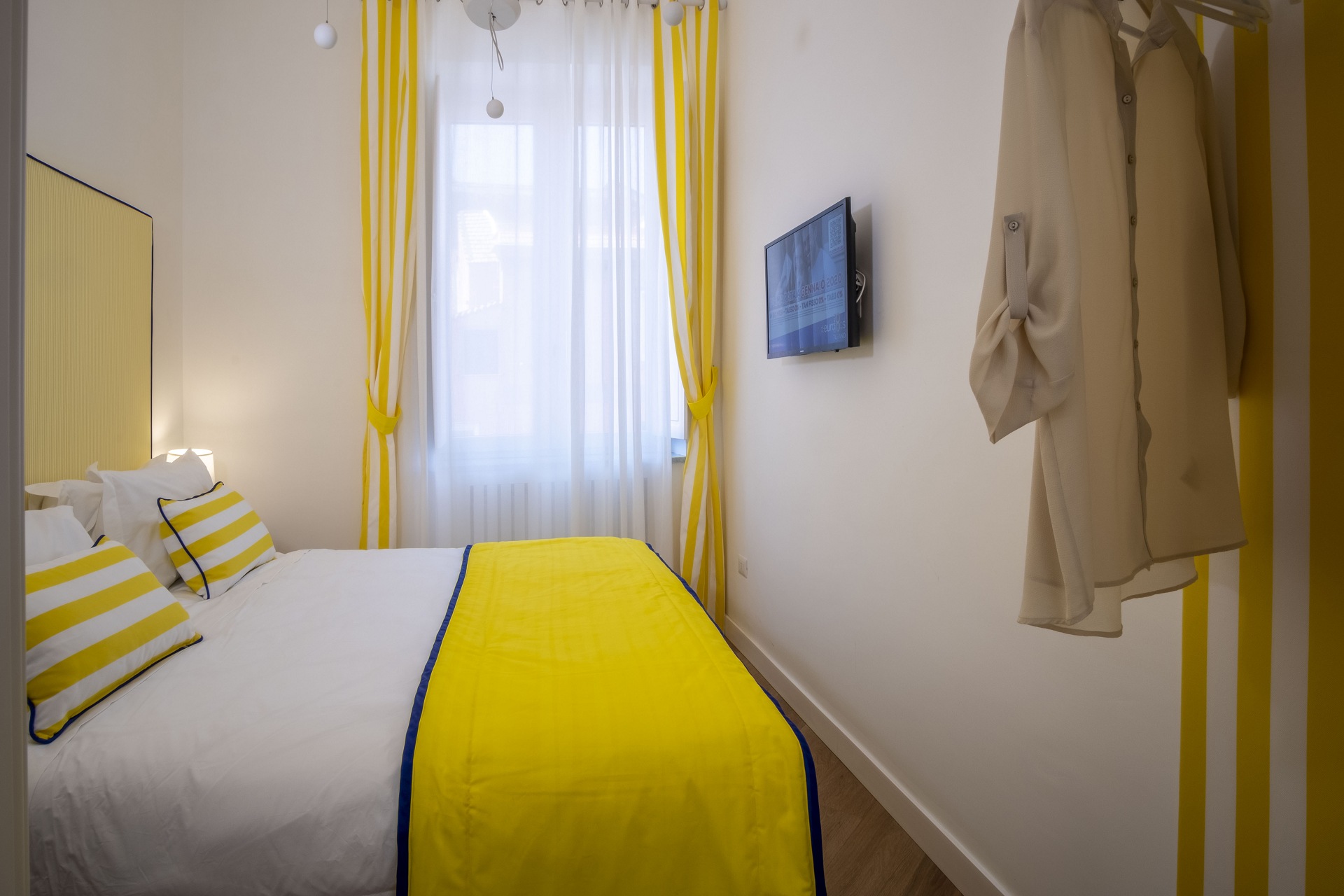 Sea View Luxury Apartment – Yellow